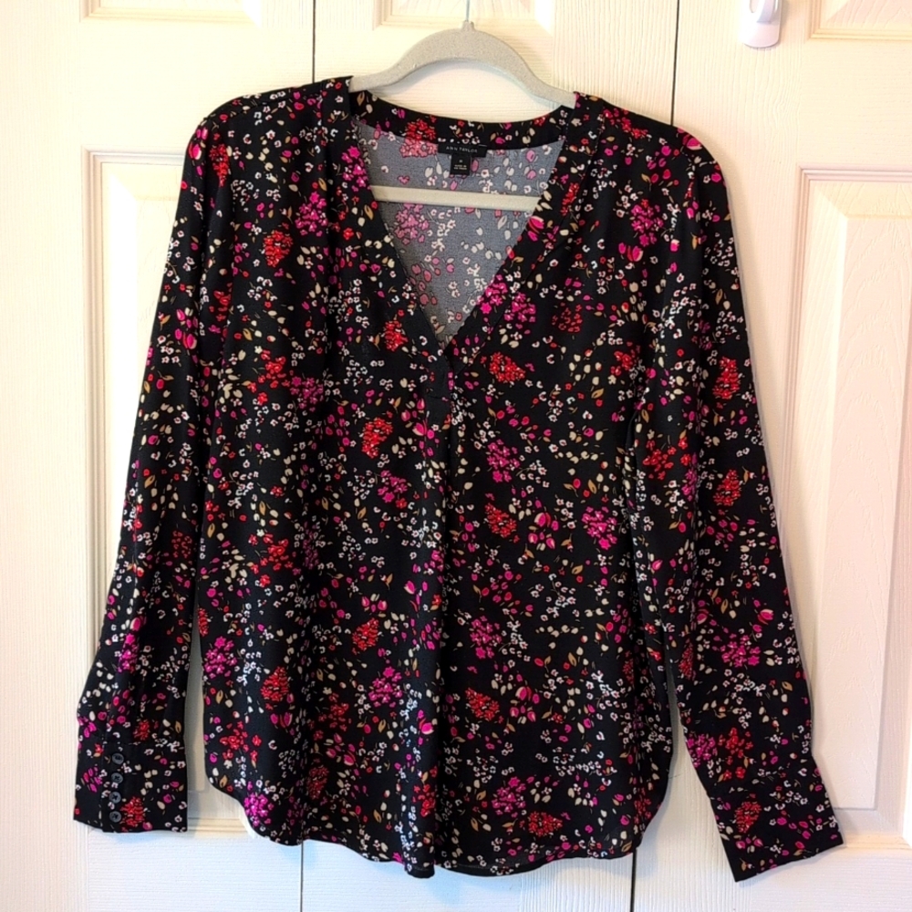 🌹 STUNNING ANN TAYLOR Floral Blouse🌹 Discounted Shipping!
